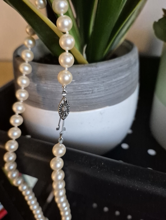 evco Jewelry - Classic Ivory Pearl Necklace with Silver Clasp